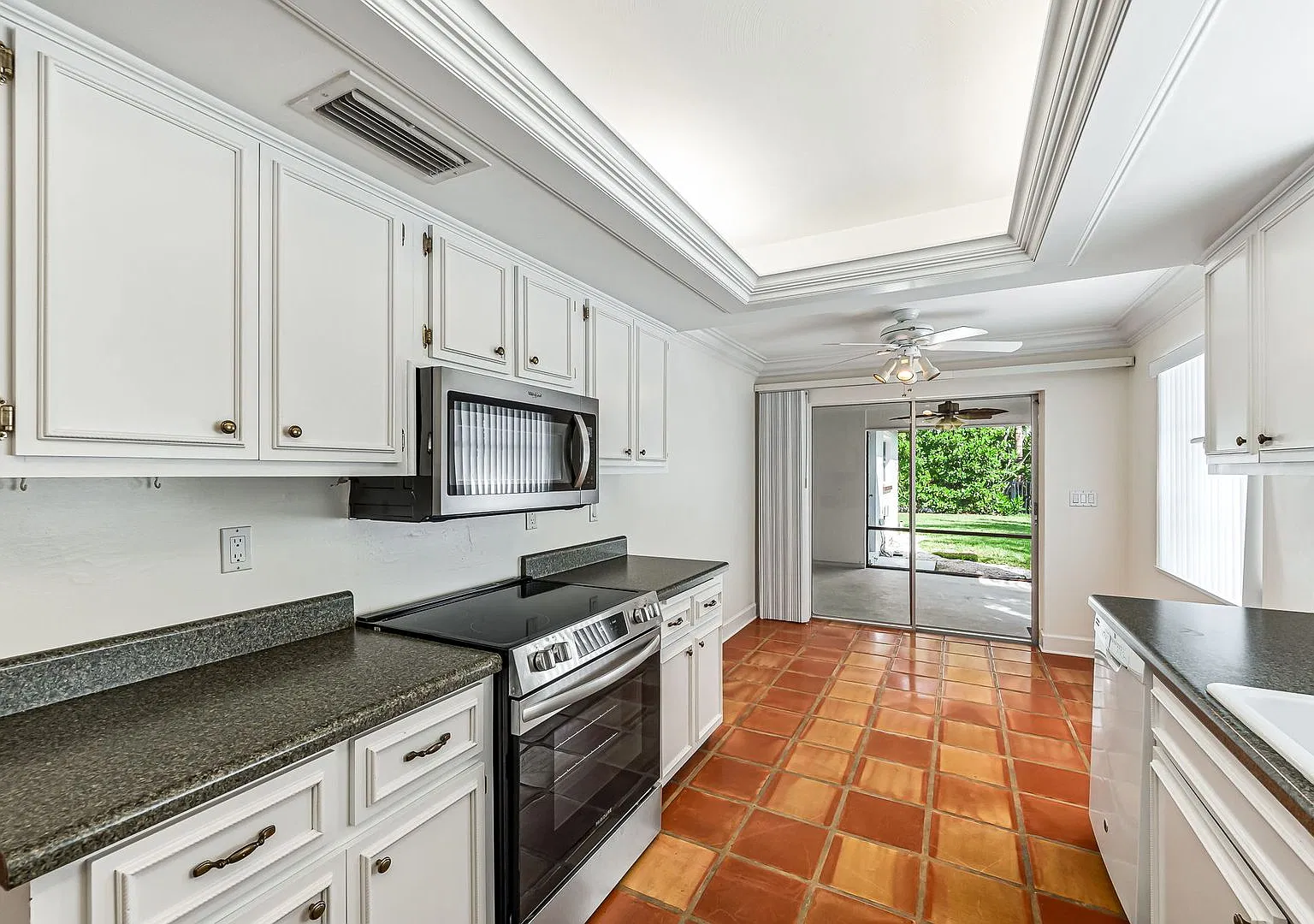 2 Bed, 2 Bath Annual Rental in The Moorings — Photo 4