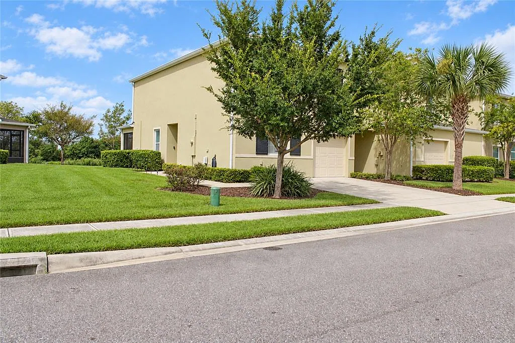 3 bed, 2.5 bath, 1720 sqft, $2,450 — Photo 2