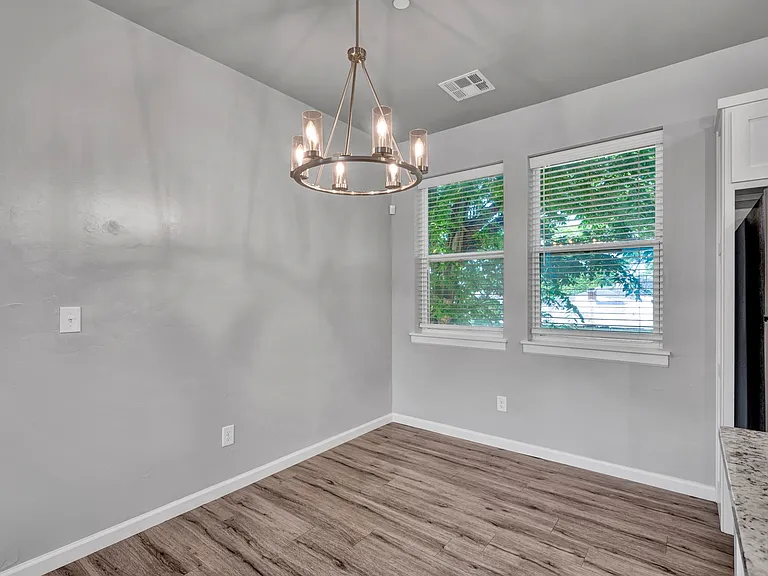 1138 N Blackwelder Ave — Photo 9