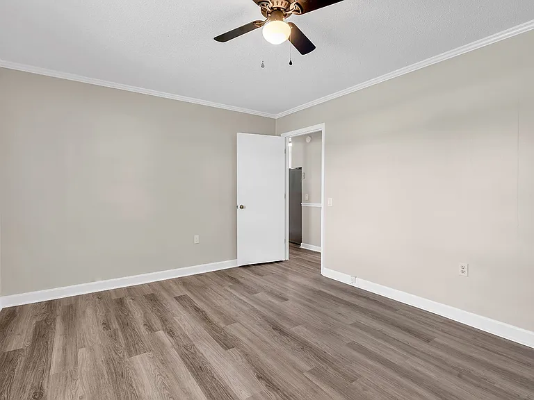 1354 Rogers Rd — Photo 32