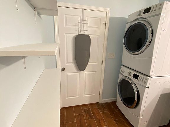 Bathroom shelves and washer/dryer