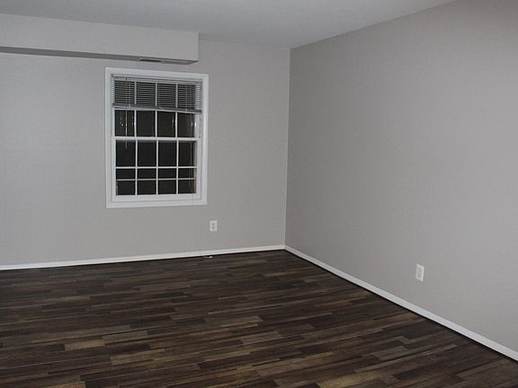 3rd image of 3991 Lyndhurst Dr APT 301