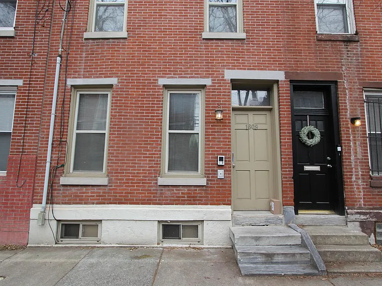 1609 Bainbridge St #1 — Photo 14