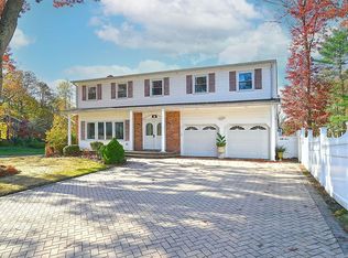 2 Nicolette Ct, Commack, NY 11725