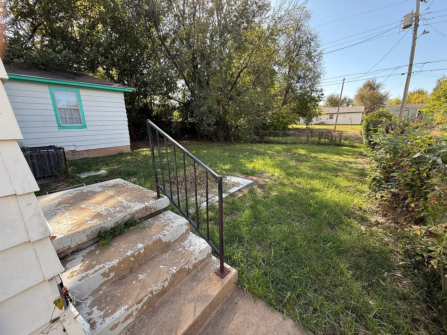 3 bed, 883 sqft, $1,000 — Photo 3