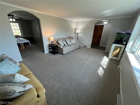 4th image of 744 Gibbs Ln