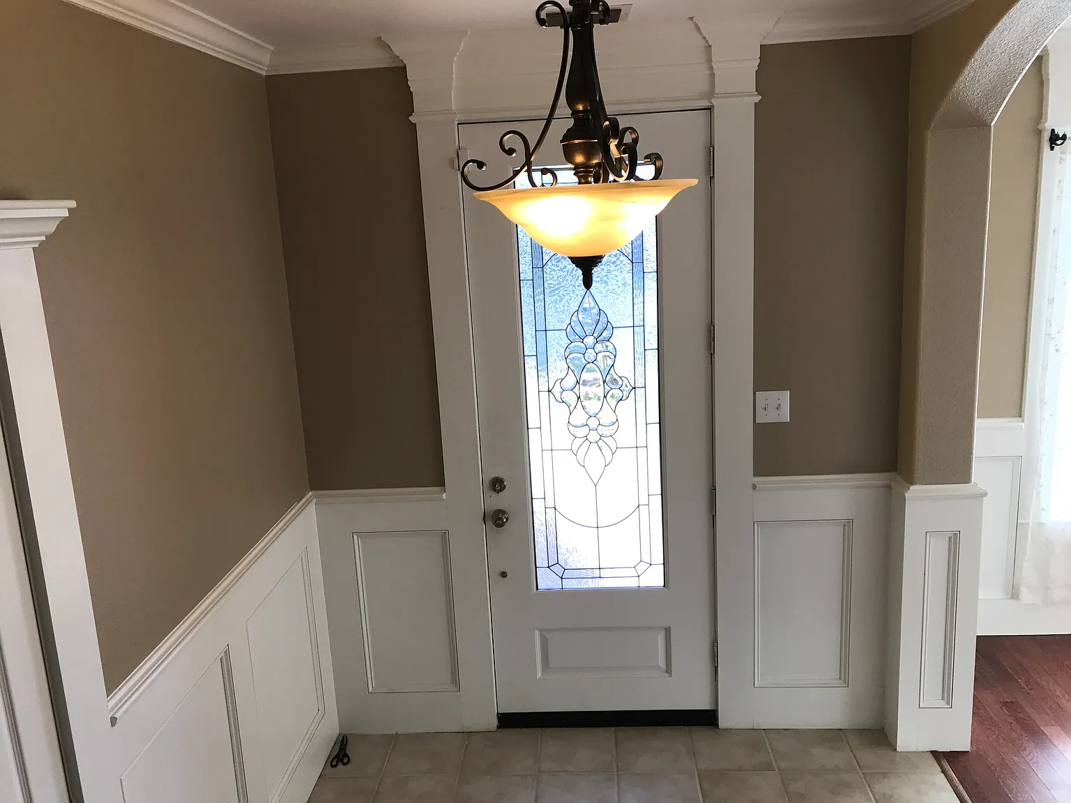 4 bed, 2.5 bath, 2447 sqft, $3,000 — Photo 2