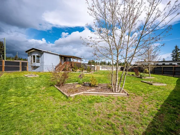 3378 Nikkei Pl, Cumberland, BC V0R 1S0