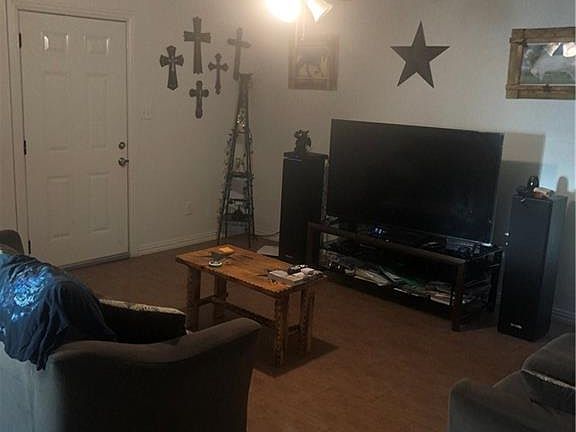 3rd image of 14715 Green Valley Dr