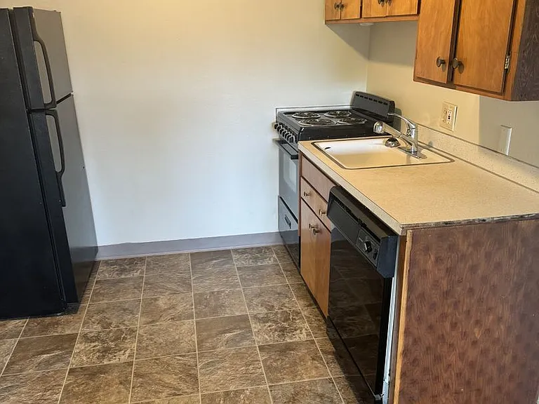335 SW 4th St — Photo 32