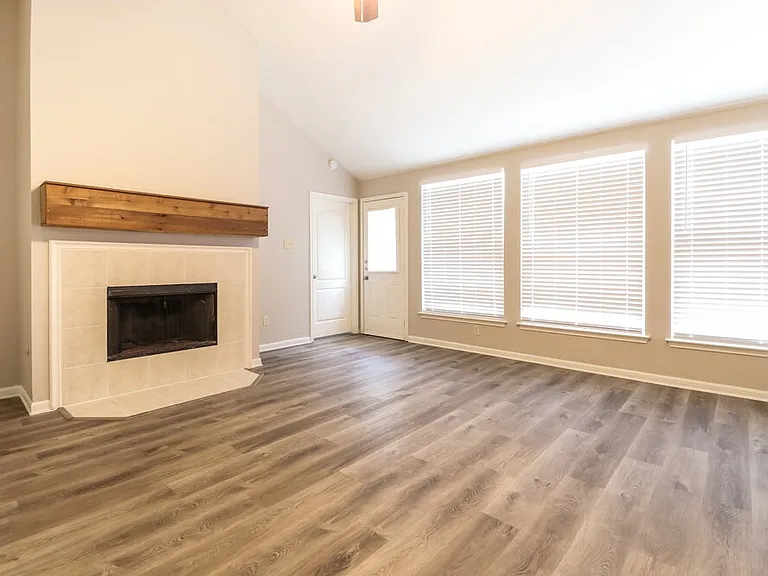3723 Eagles Nest St — Photo 3