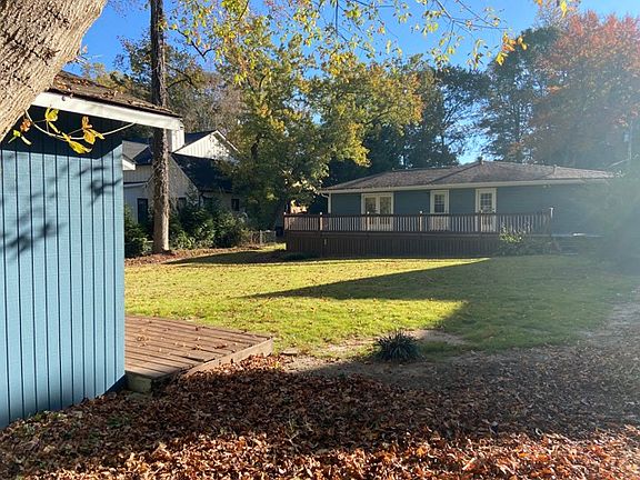 Large flat and fenced in backyard