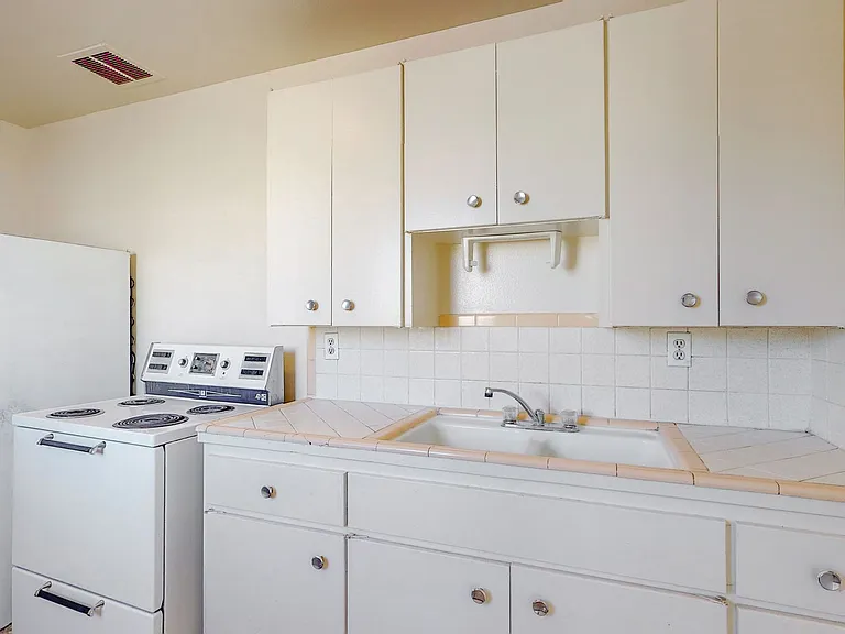 2121 Gold Ave SE — Photo 10