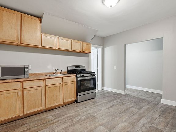 3rd image of 602 Mendota St APT 9