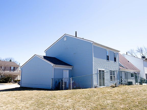3rd image of 3S110 Briarwood Dr