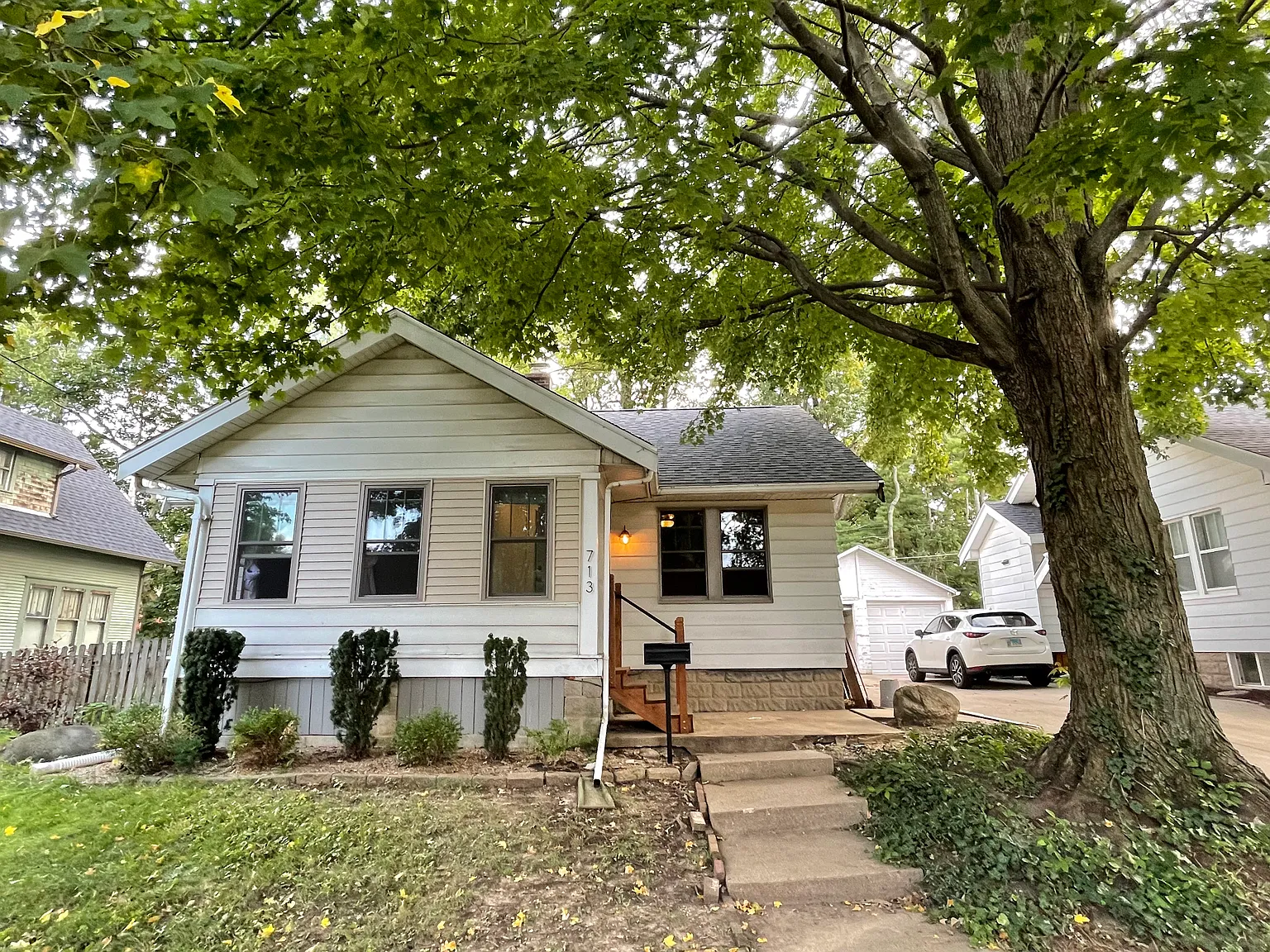 713 Arlington Ct photo 1