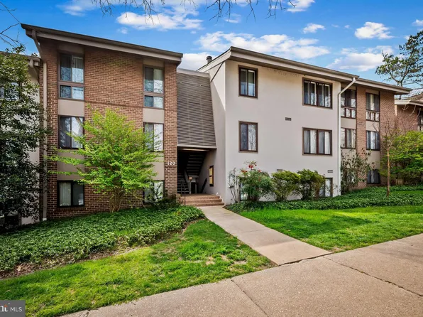 120 Cross Keys Rd #R120b, Baltimore, MD 21210