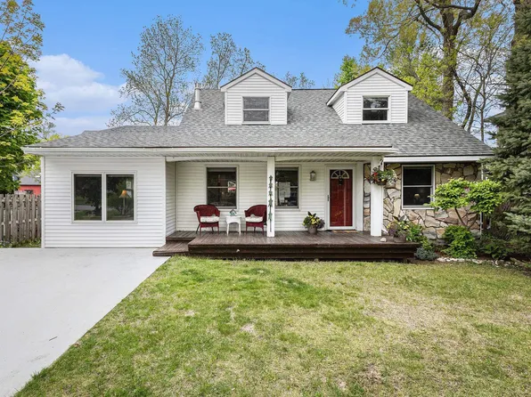 114 Ottawa St, Elk Rapids, MI 49629