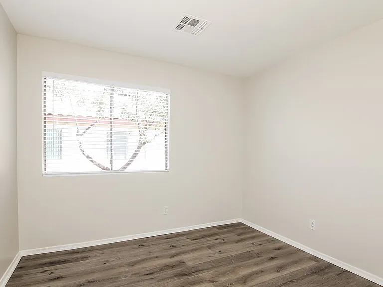 14758 N 148th Ave — Photo 13