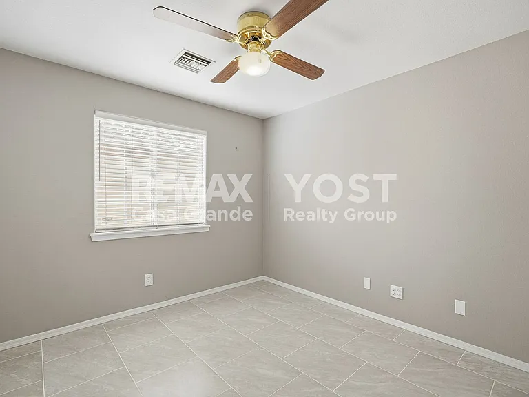 2094 N Sweetwater Dr — Photo 16