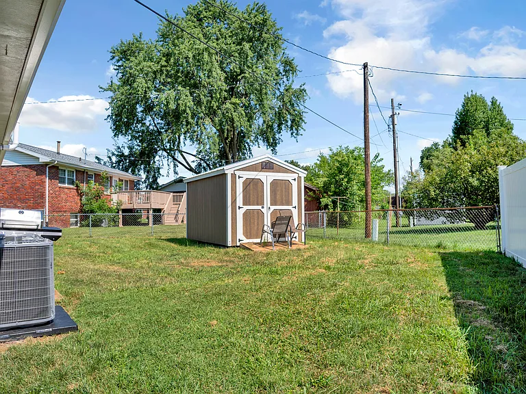 104 W Jackson St — Photo 20