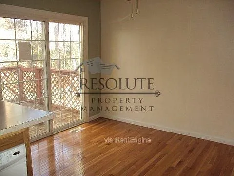 3 bed, 1.5 bath, 1560 sqft, $1,550 — Photo 2
