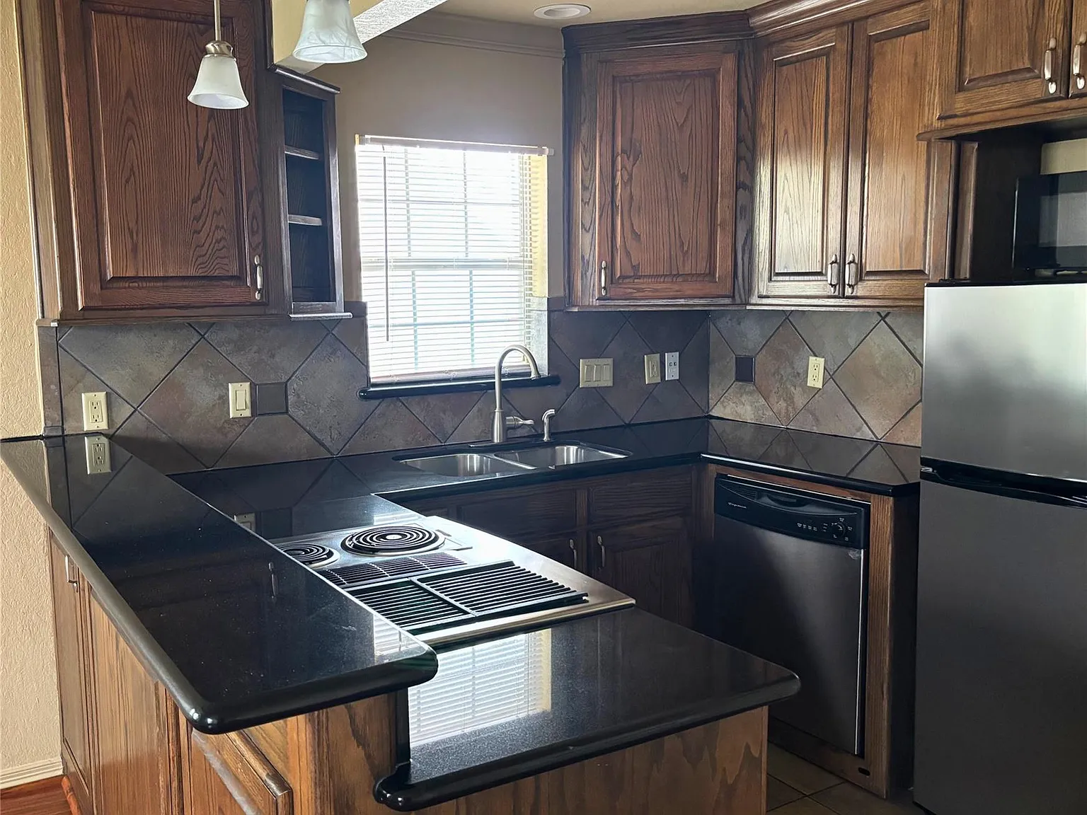 1 bed, 1.0 bath, 3366 sqft, $1,275 — Photo 4