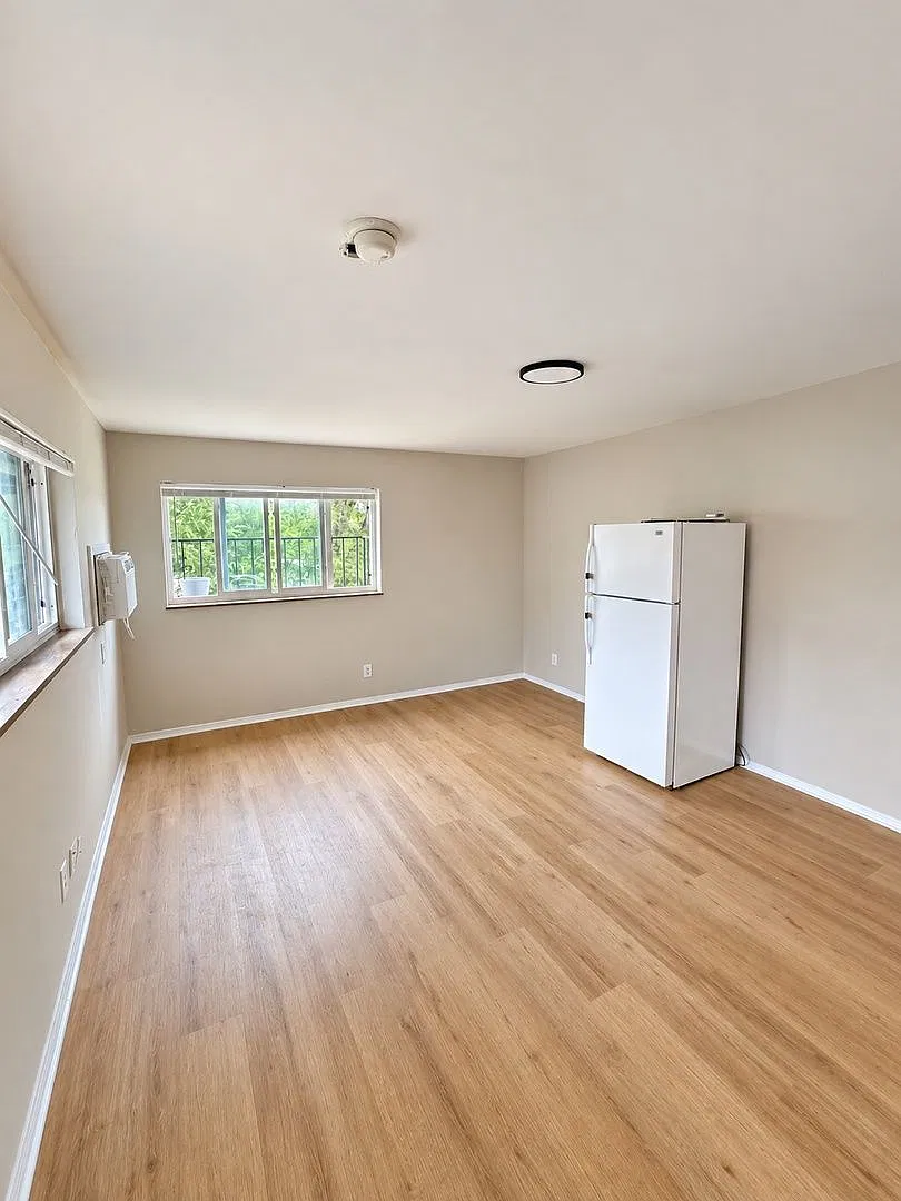 1 bed, 1.0 bath, $745 — Photo 3