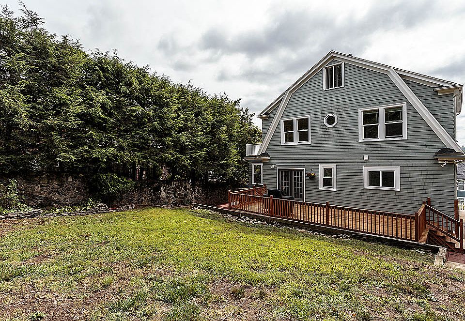 2nd image of 102 Stoneleigh Rd