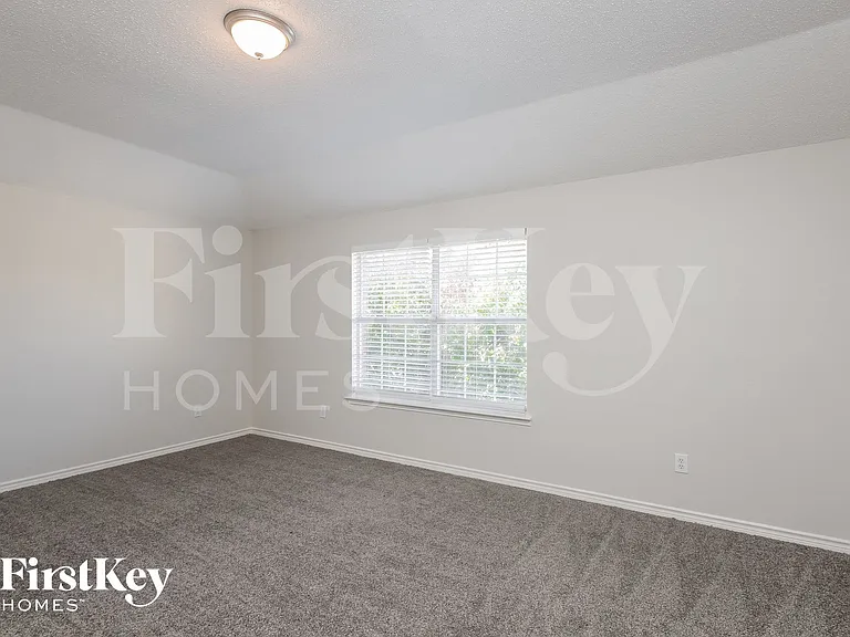 2124 Twin Creek Ln — Photo 11