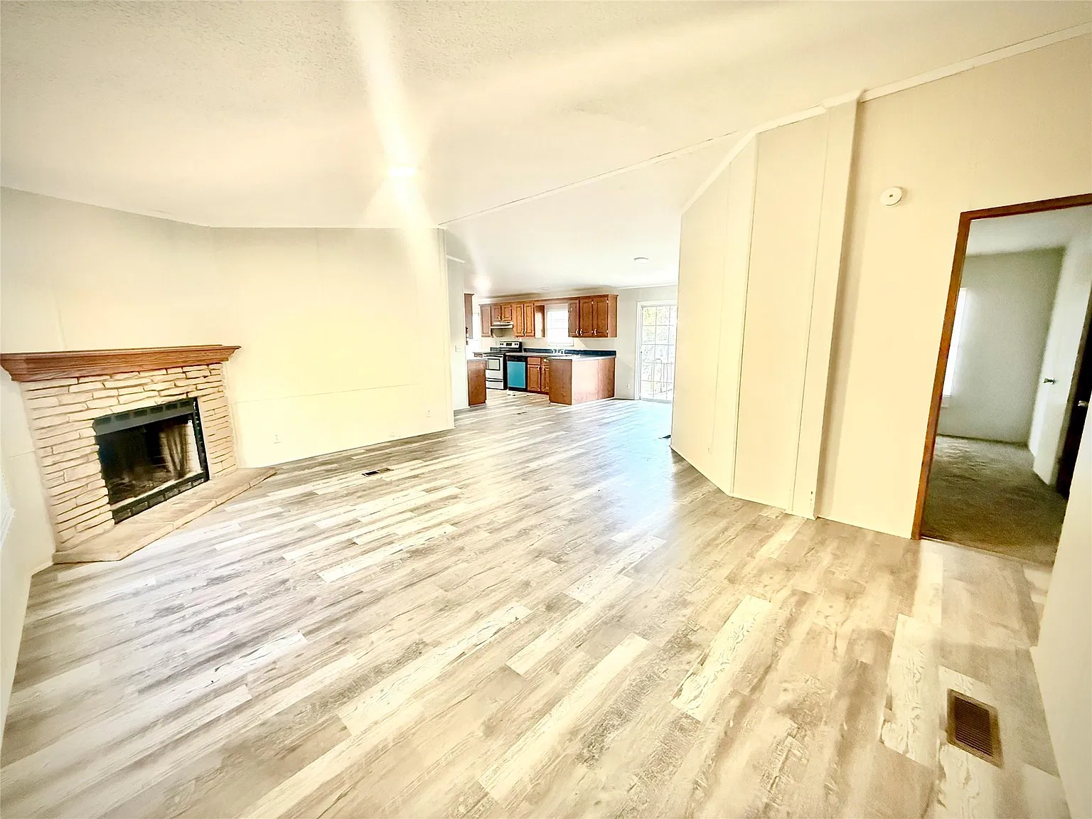 4 bed, 2.0 bath, 1568 sqft, $1,195 — Photo 4