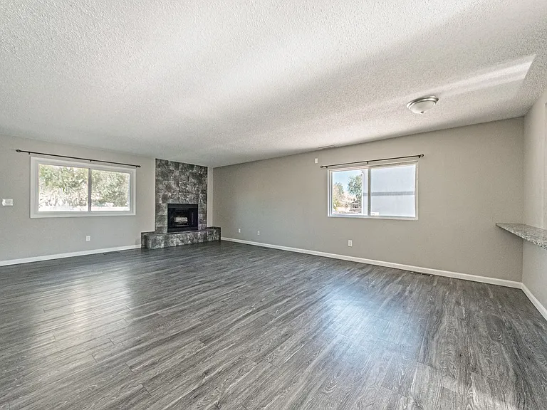 221 N Race St #D — Photo 12