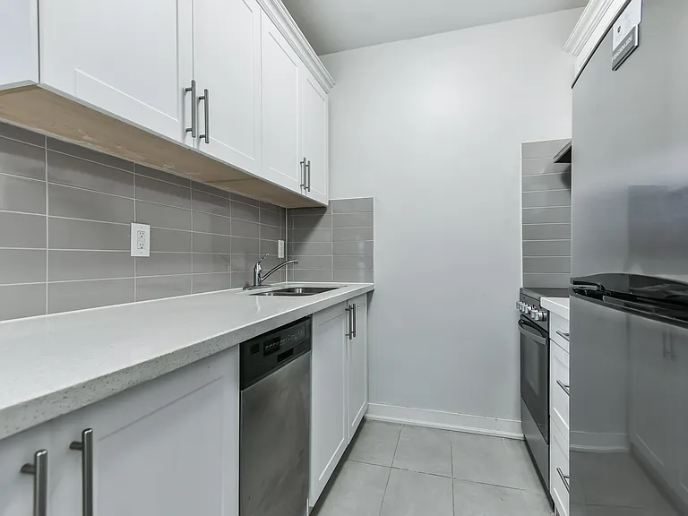 151 Saint George St #405 — Photo 3