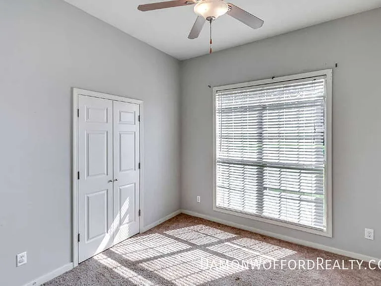 124 Raintree Rd — Photo 33