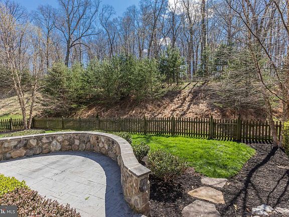 3rd image of 43965 Riverpoint Dr