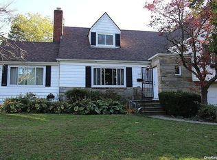 309 W Seaman Ave, Freeport, NY 11520