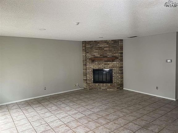 3rd image of 1703 Downhill Dr