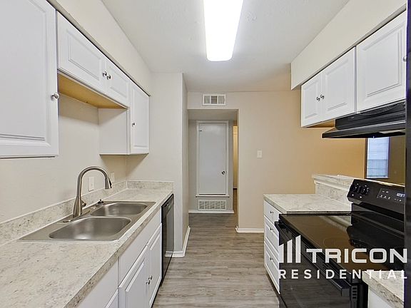 4th image of 1209 Meadow Creek Dr