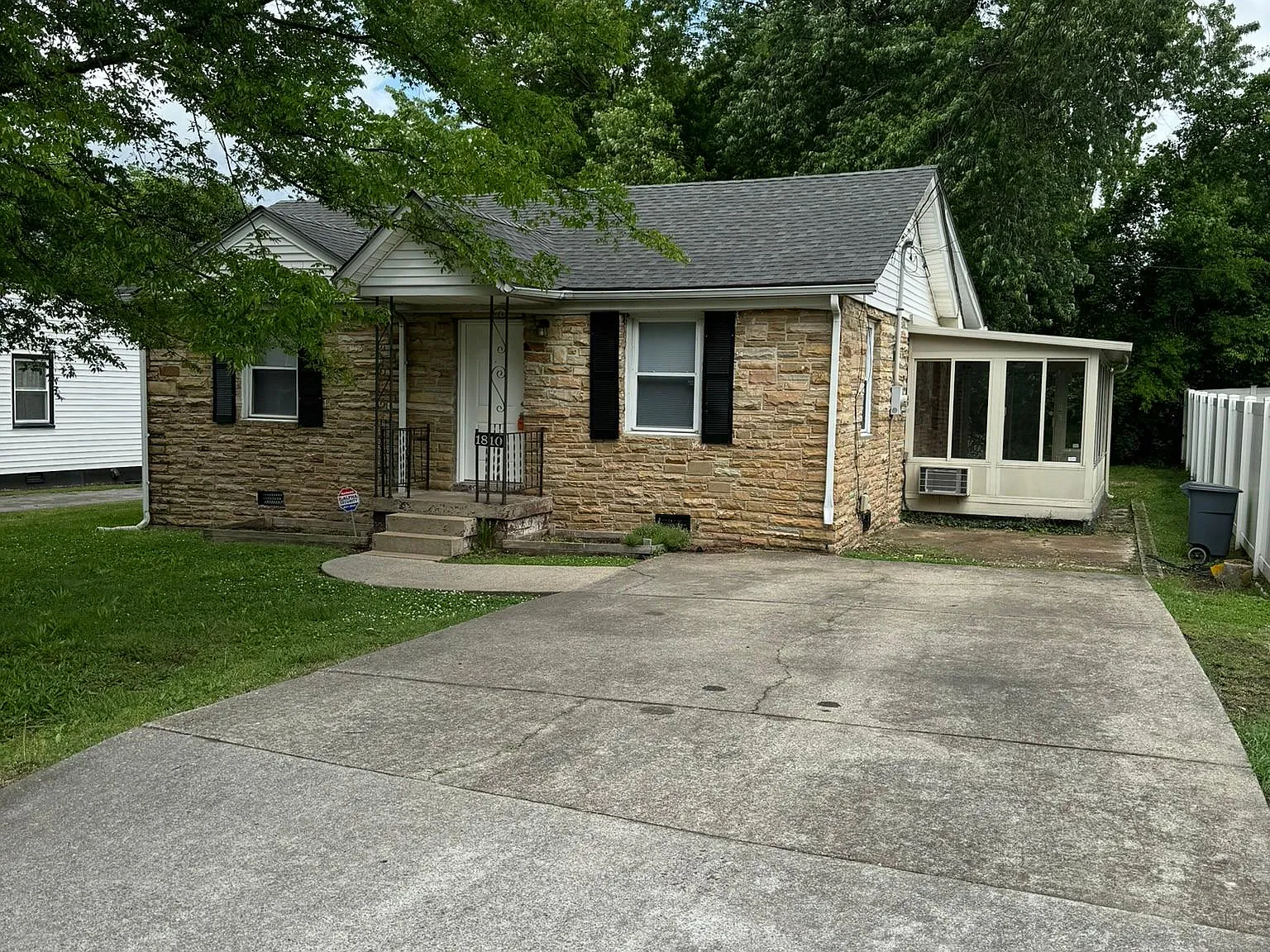 3 bed, 1148 sqft, $1,900 — Photo 2