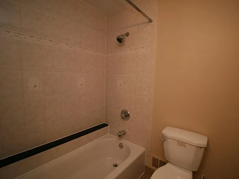 512 Suffield Dr — Photo 15