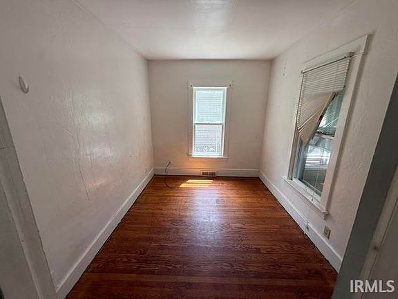 5th image of 1922 Leer St