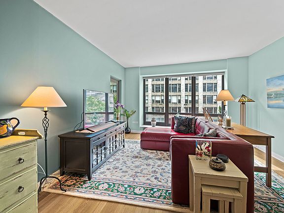 4th image of 130 N Garland Ct APT 1004
