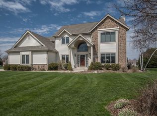 1004 Woods Dr, Hartland, WI 53029