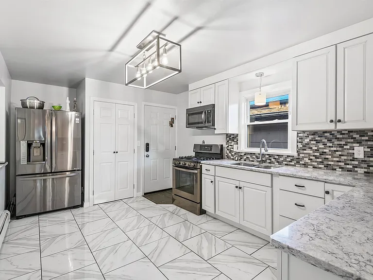 290 Randolph Ave #2 — Photo 4