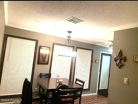 3rd image of 823 Mary Ave