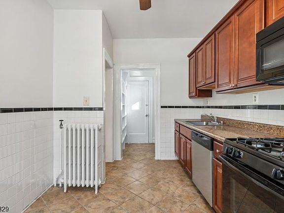 3rd image of 463 Pavonia Ave Floor 2