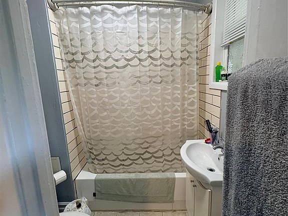5th image of 459 Watkins St #1