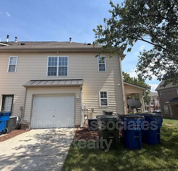 9812 Grettle Ct — Photo 13