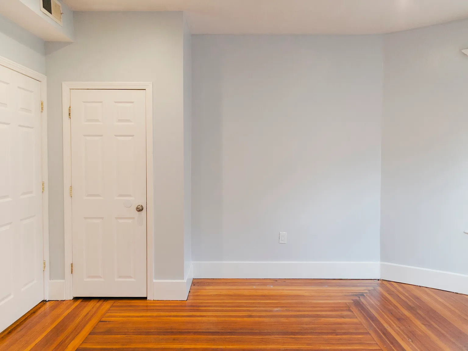 64 Charles St — Photo 3