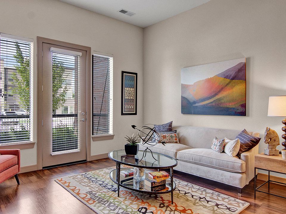 Residence At The COR Living Room with View